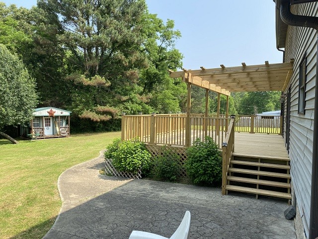398 Azbill Road Lexington, TN 38351 - Photo 29 of 40 a view of a garden with a bench in the patio
