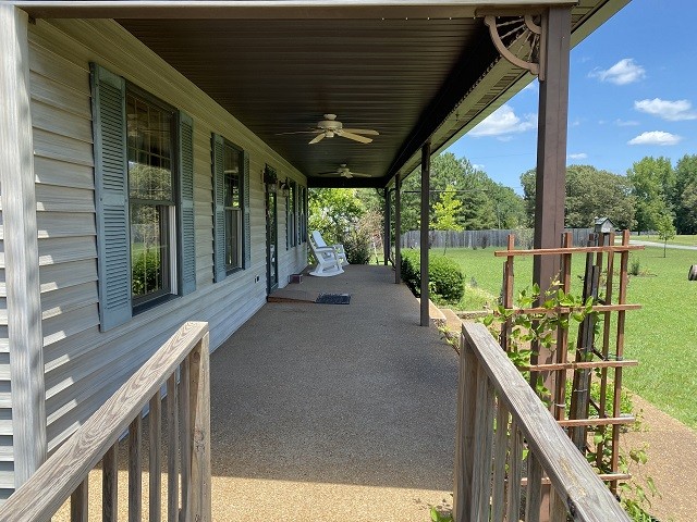 398 Azbill Road Lexington, TN 38351 - Photo 3 of 40 a view of a balcony