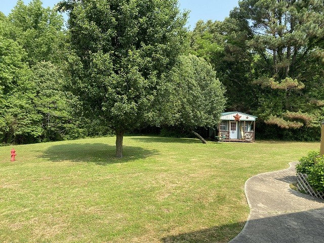 398 Azbill Road Lexington, TN 38351 - Photo 32 of 40 a swimming pool with some trees in the background