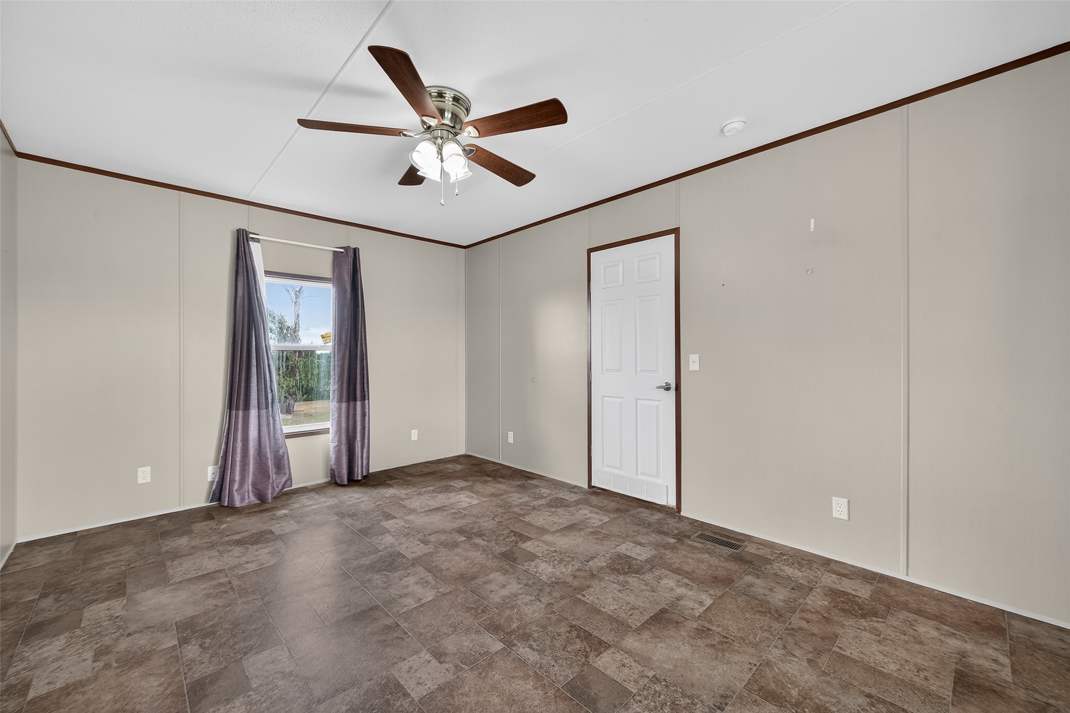 13411 Zamanek Road Needville, TX 77461 - Photo 32 of 40 an empty room with windows and fan