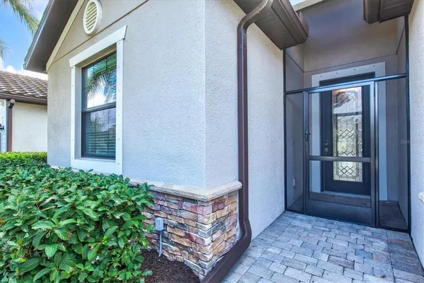 a view of an front door and a window
