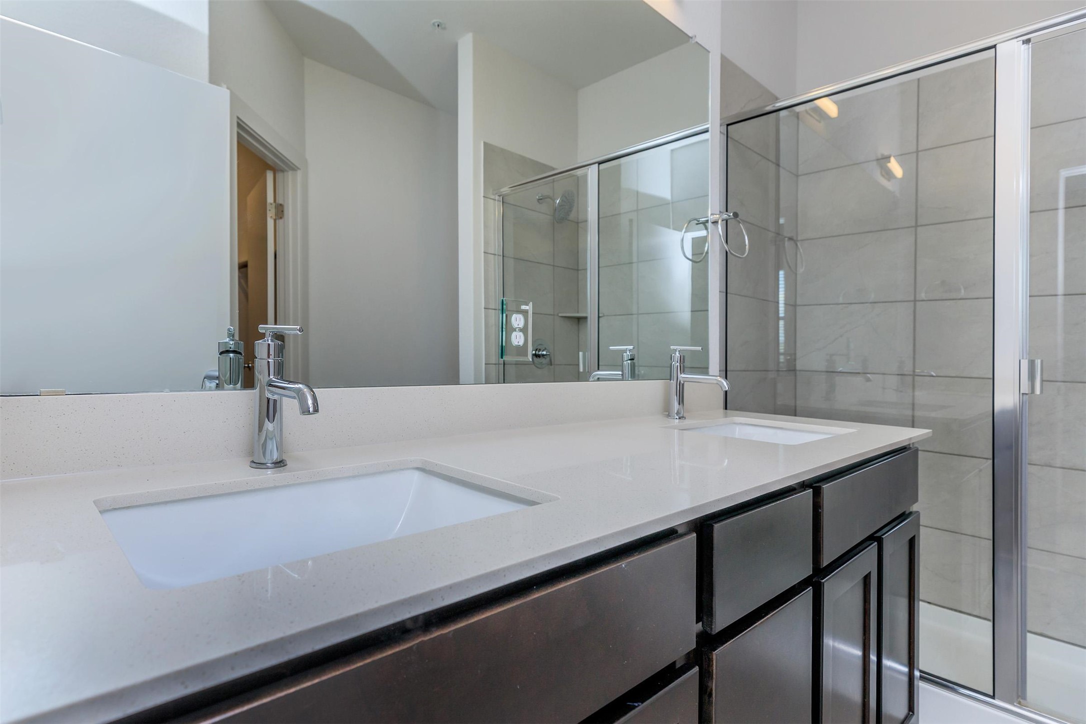 428 Ozark Trail Leander, TX 78641 - Photo 9 of 27 a bathroom with a sink and a mirror