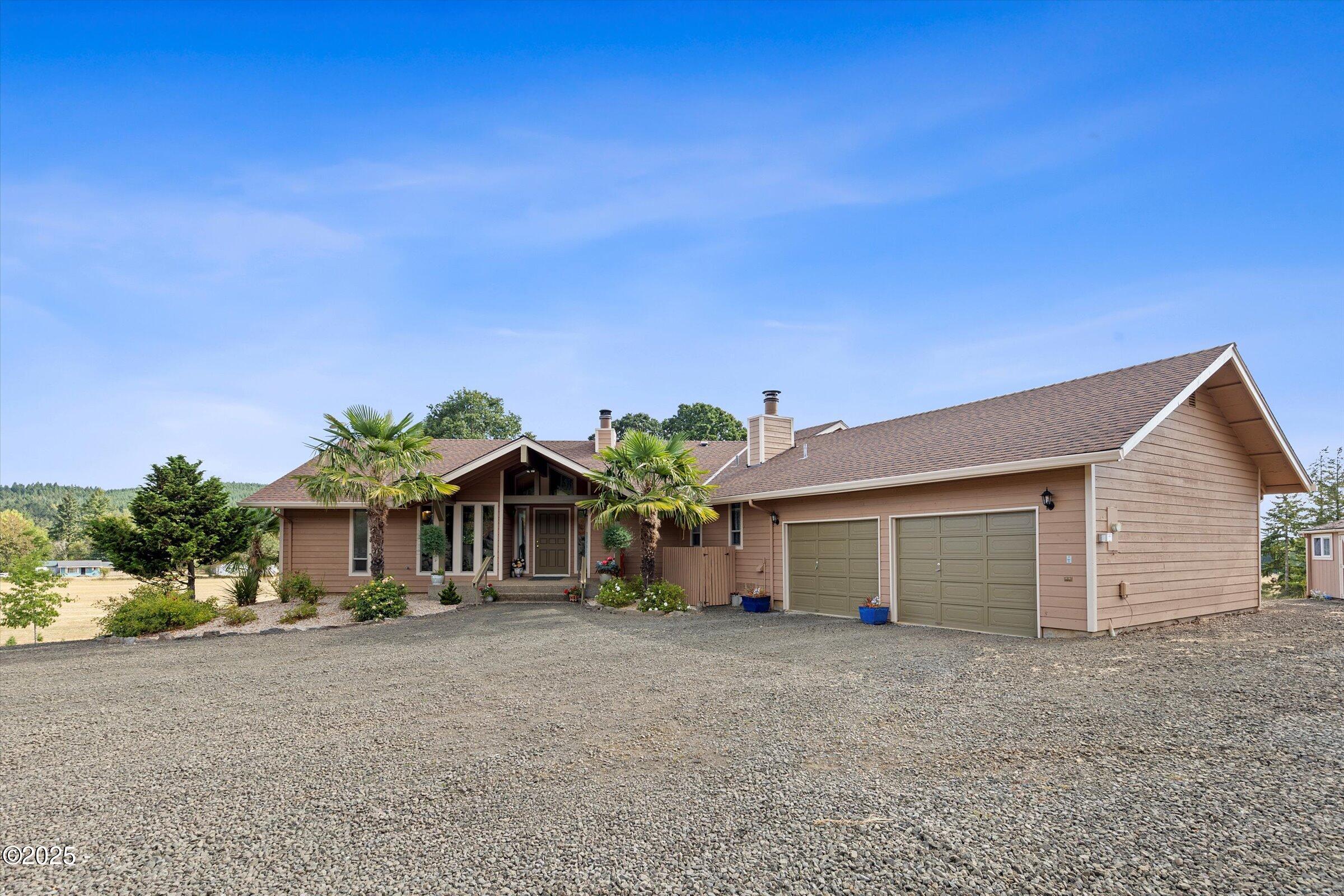 21560 Gooseneck Road Sheridan, OR 97378 - Photo 4 of 63 front view of a house with a yard