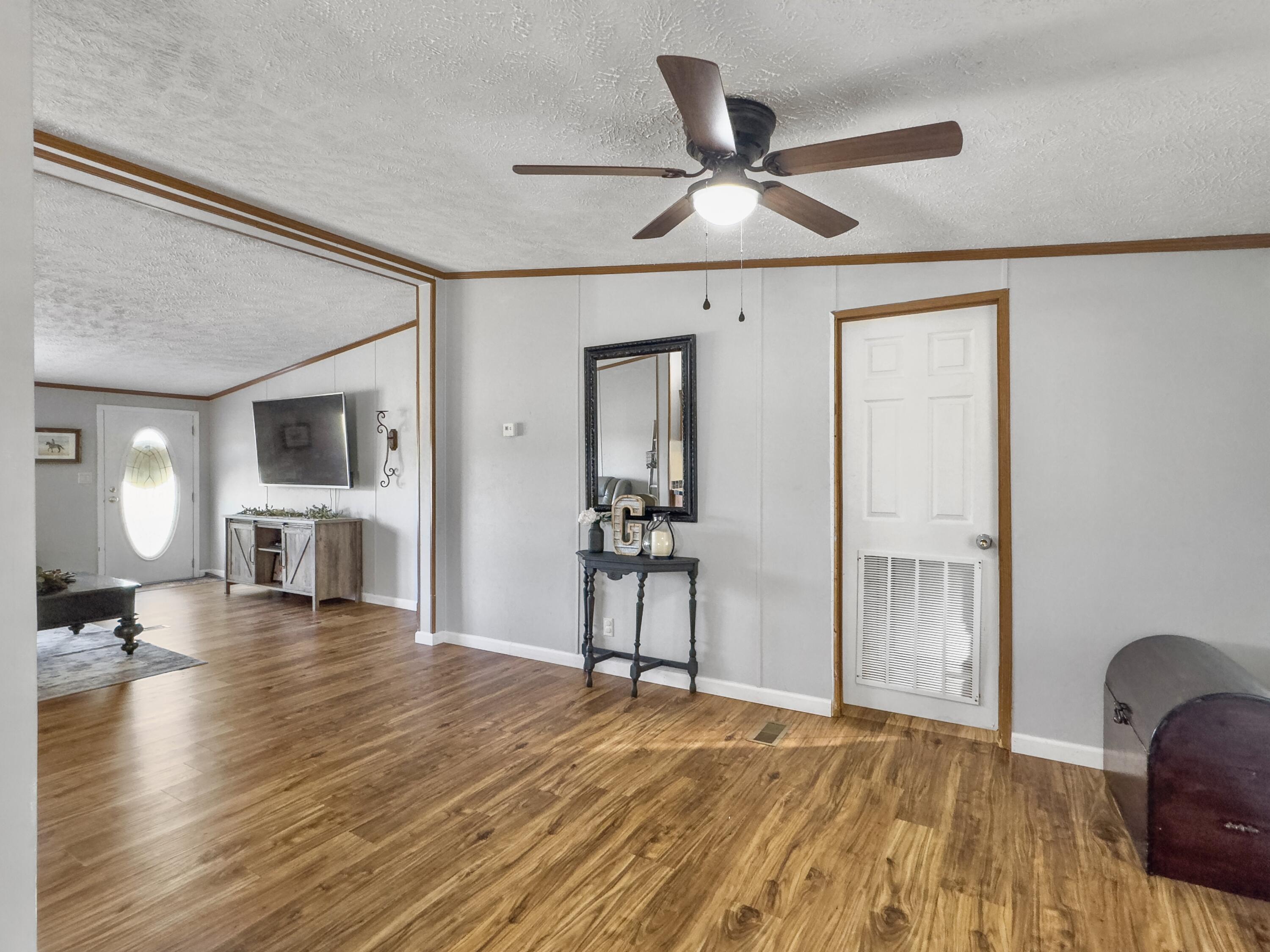 4160 Cleveland Street Elloree, SC 29047 - Photo 11 of 47 Living Area