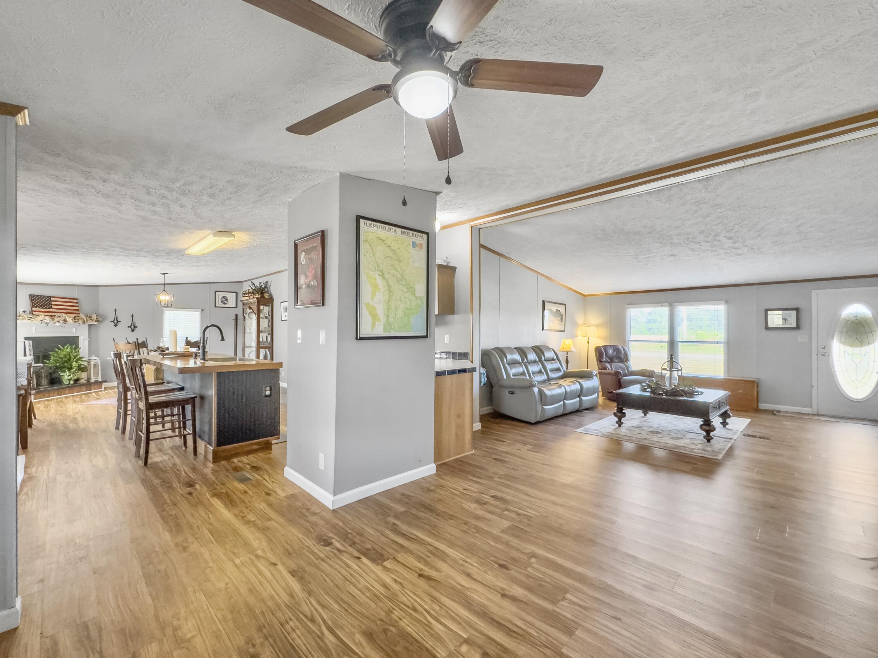 4160 Cleveland Street Elloree, SC 29047 - Photo 10 of 47 Living Area