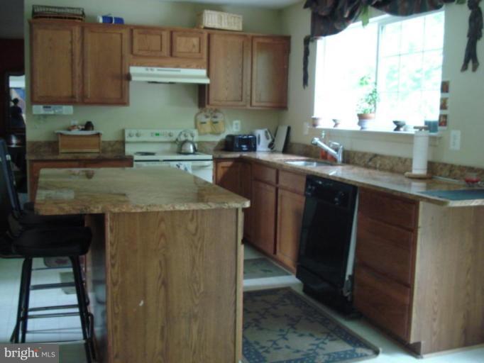 1914 Grey Castle Way Silver Spring, MD 20903 - Photo 3 of 6 GRANITE KITCHEN W/ISLAND! 1 OF 2 FULL KITCHENS!