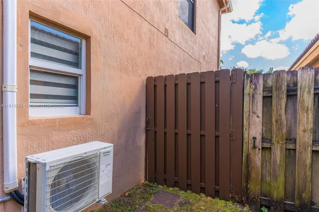 $1,000 | 2012 Southeast 15th Street, Unit 1, Homestead, FL 33035