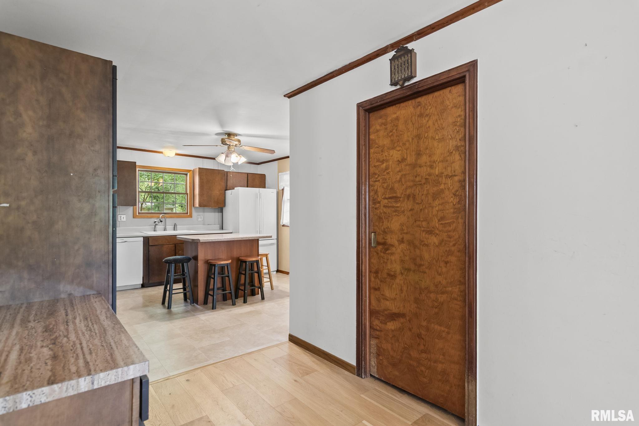 21 West Hazel Dell Lane Springfield, IL 62703 - Photo 5 of 39 Gallery Image 5