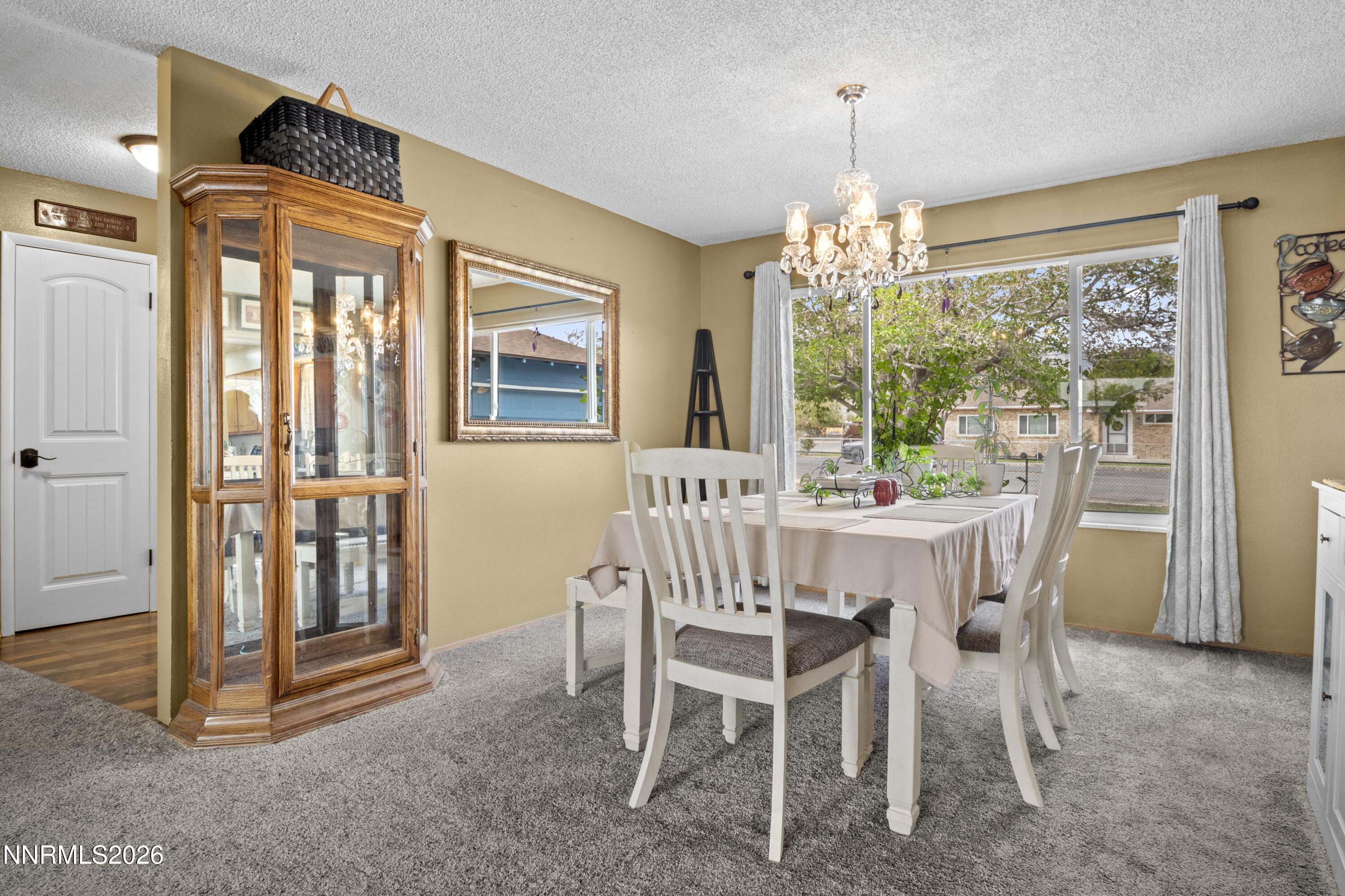 804 K Street Hawthorne, NV 89415 - Photo 3 of 19 Dining Area