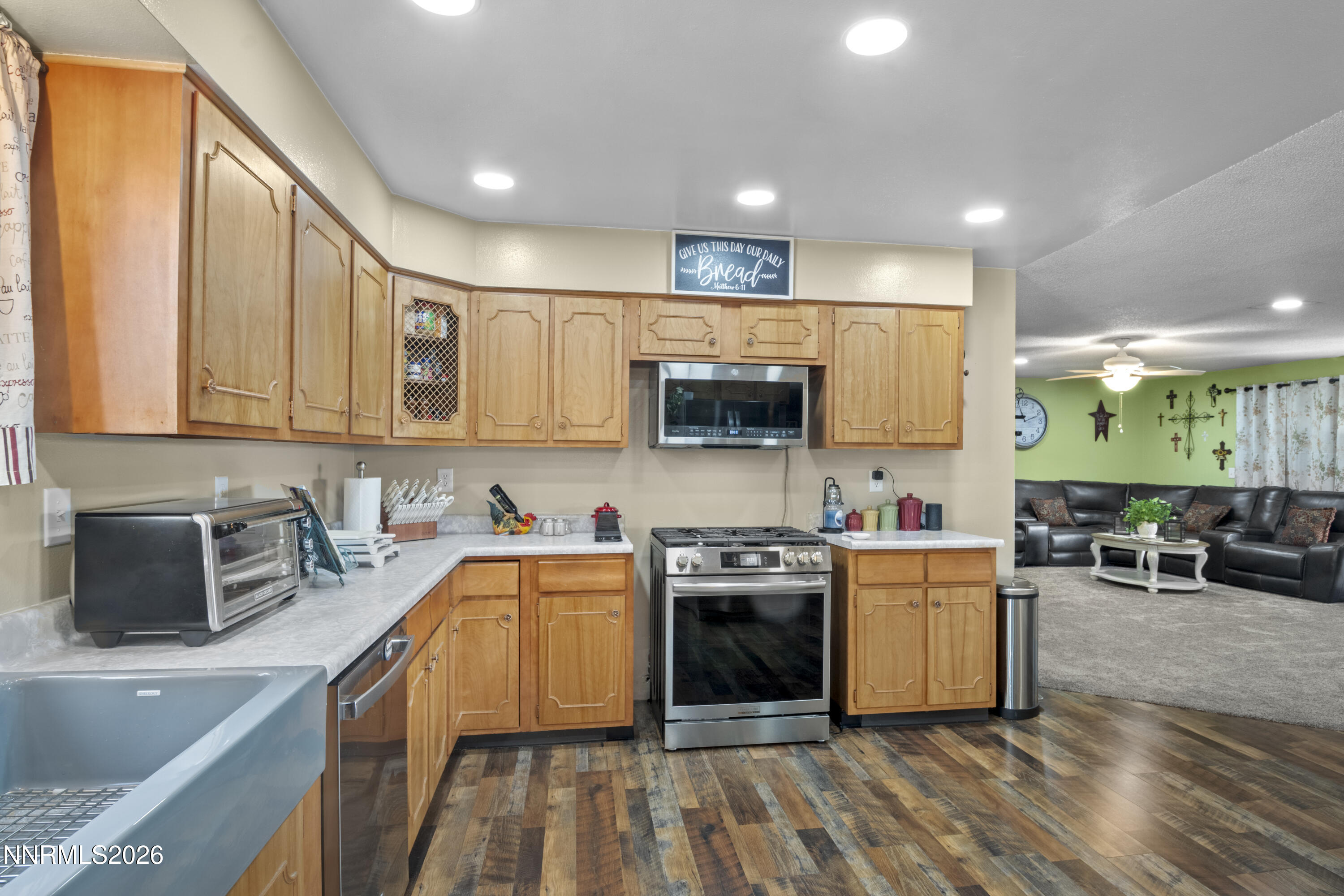 804 K Street Hawthorne, NV 89415 - Photo 5 of 19 Kitchen