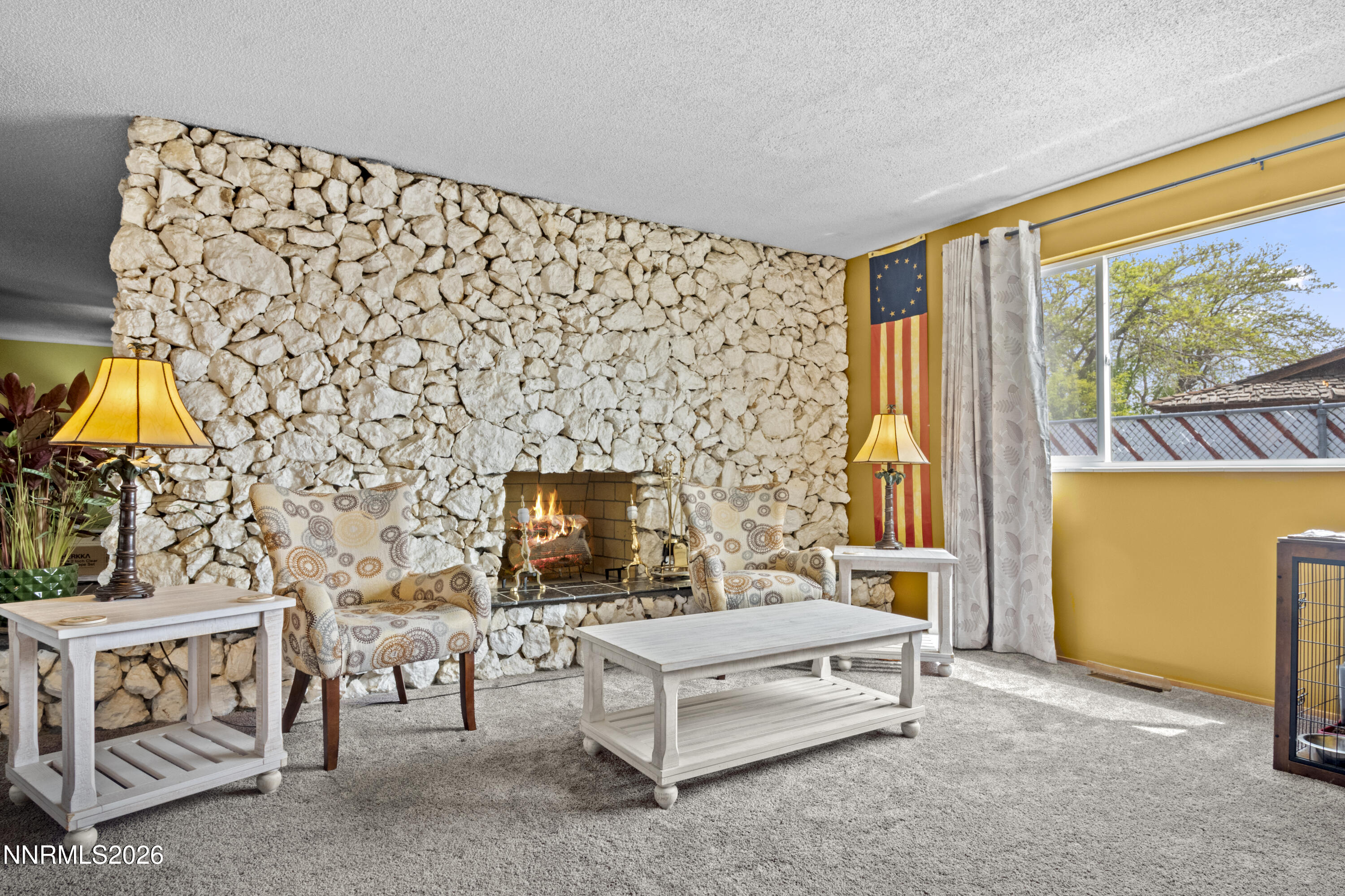 804 K Street Hawthorne, NV 89415 - Photo 7 of 19 Living Room