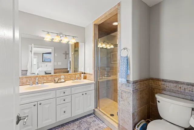 a en suite bathroom with a toilet sink and mirror