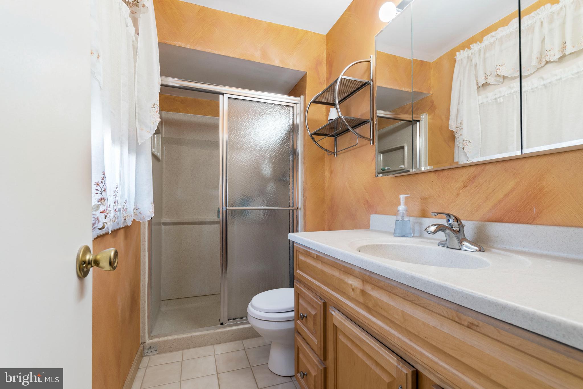 459 Pinewood Road Philadelphia, PA 19116 - Photo 19 of 26 Gallery Image 19