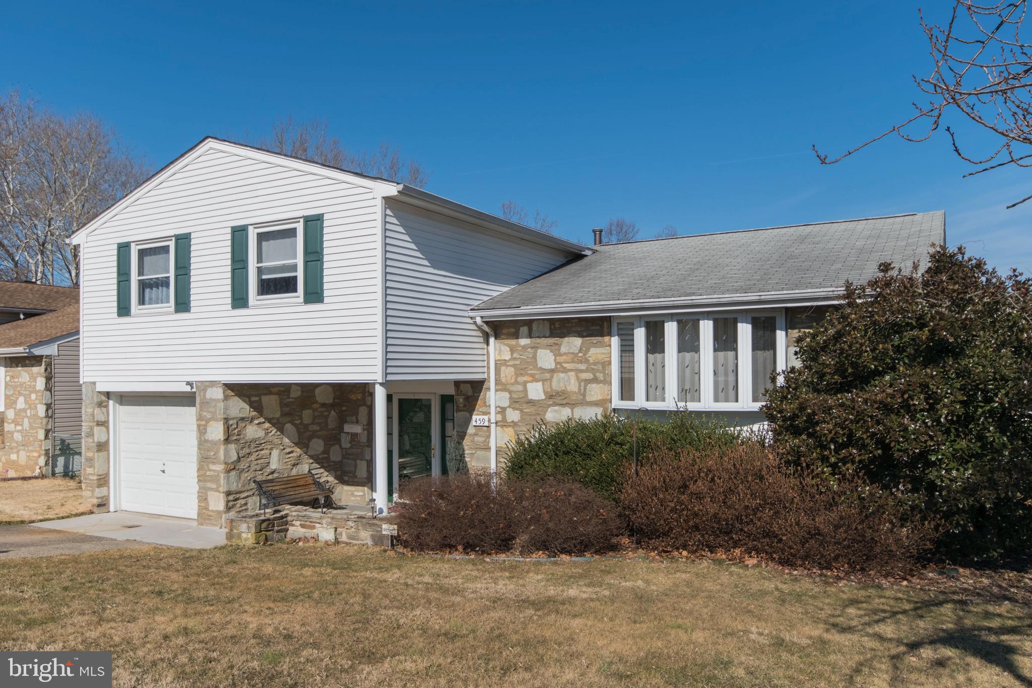 459 Pinewood Road Philadelphia, PA 19116 - Photo 4 of 26 Gallery Image 4