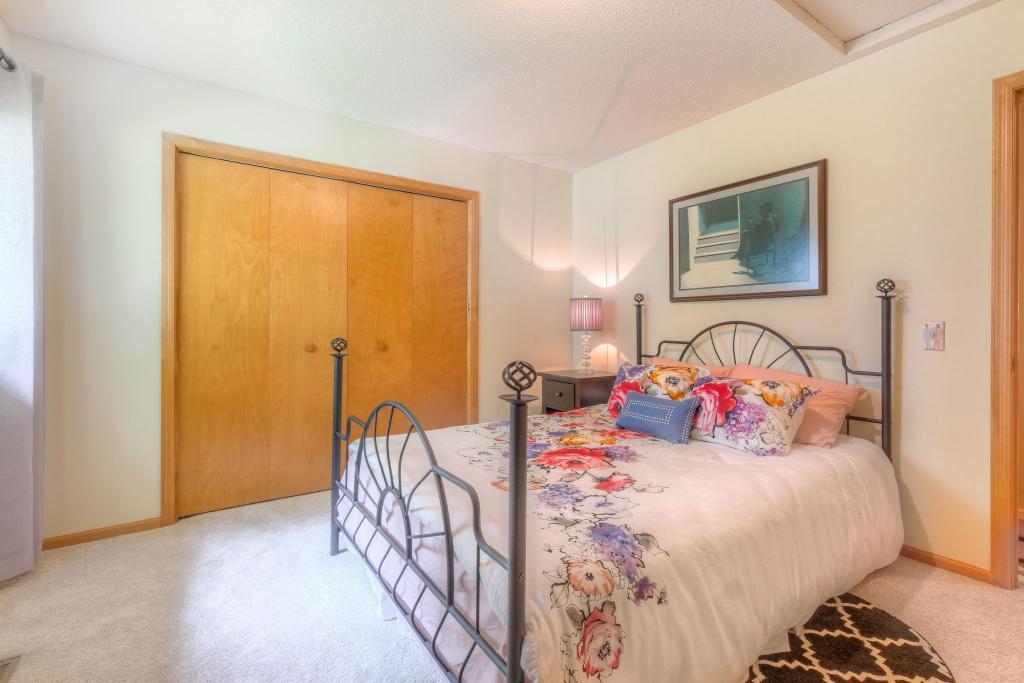 8026 Boulder Ridge Road Woodbury, MN 55125 - Photo 12 of 27 Gallery Image 12