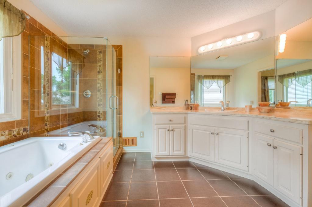 8026 Boulder Ridge Road Woodbury, MN 55125 - Photo 15 of 27 Gallery Image 15