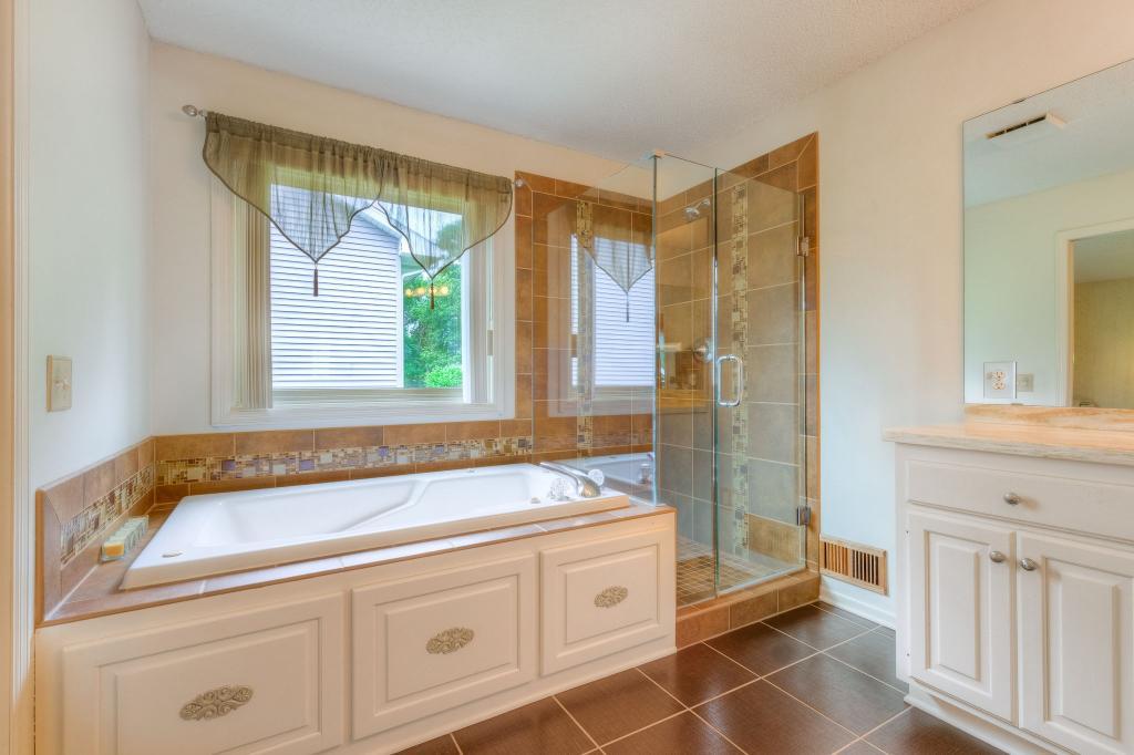 8026 Boulder Ridge Road Woodbury, MN 55125 - Photo 16 of 27 Gallery Image 16