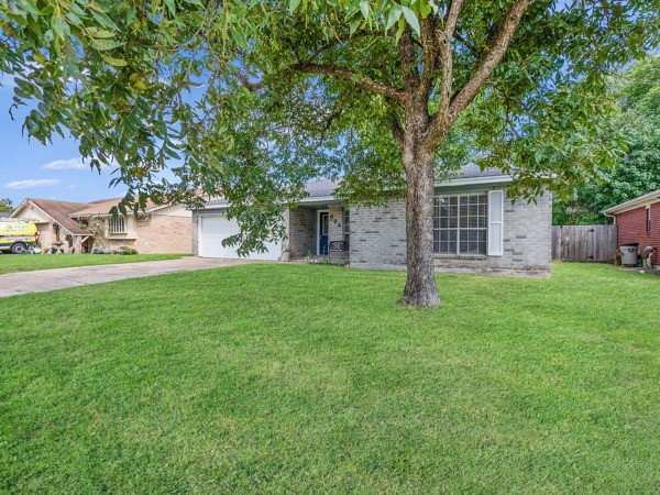 634 Bright Penny Lane Houston, TX 77015 - Photo 3 of 24 a front view of house with yard and green space