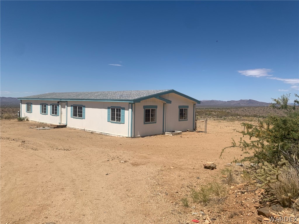4745 Smoketree Road Golden Valley, AZ 86413 - Photo 28 of 33 a front view of a house with a yard