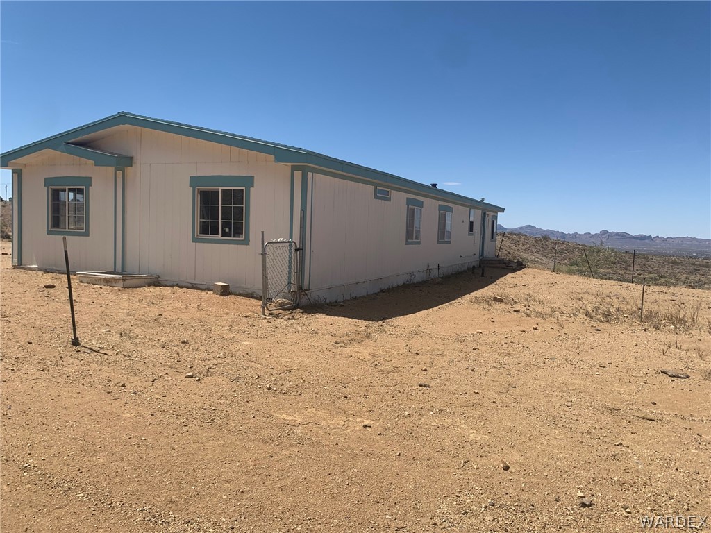 4745 Smoketree Road Golden Valley, AZ 86413 - Photo 29 of 33 a backyard of a house