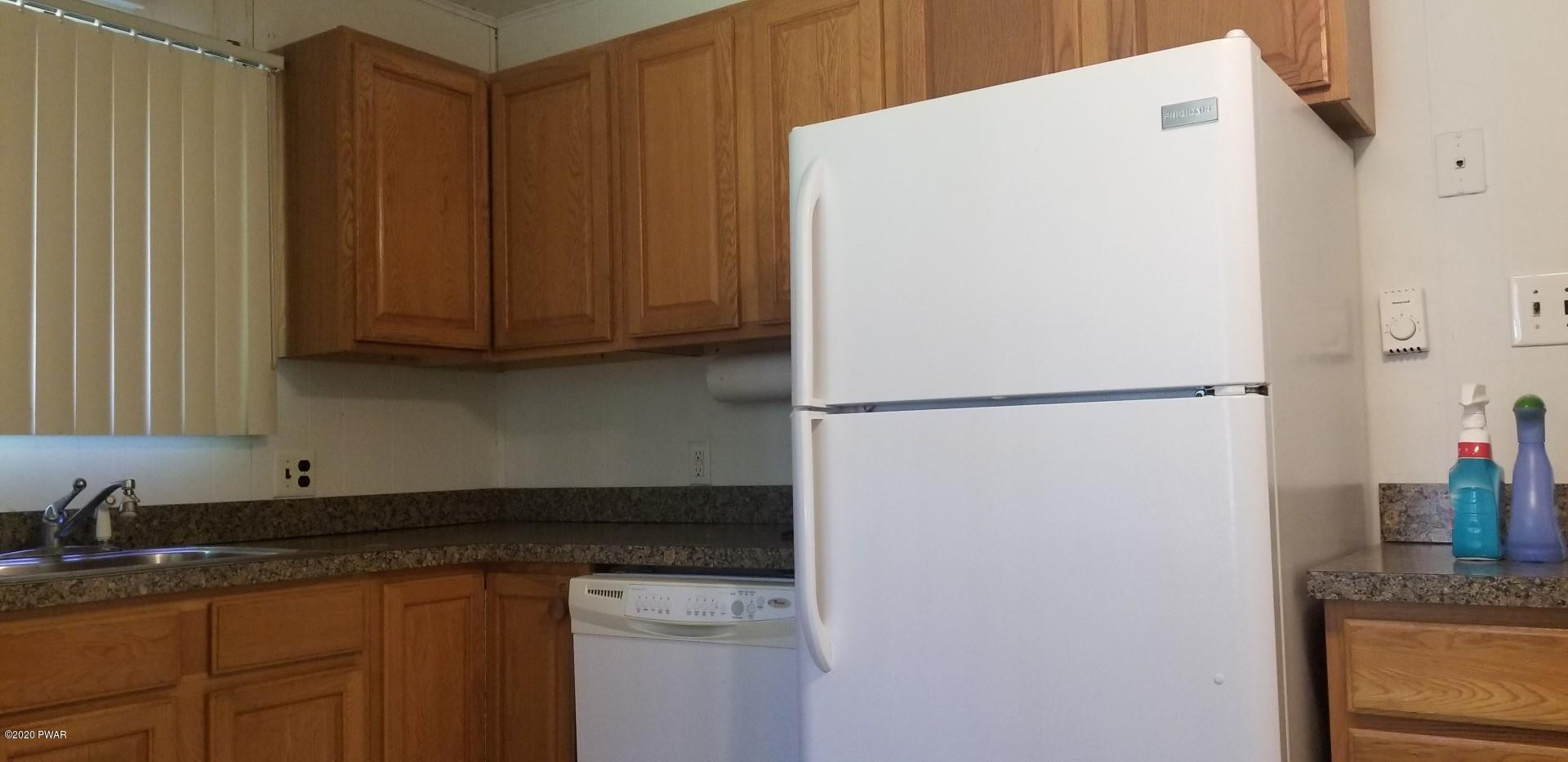 511 Maple Ridge Drive Hawley, PA 18428 - Photo 8 of 18 8-kitchen