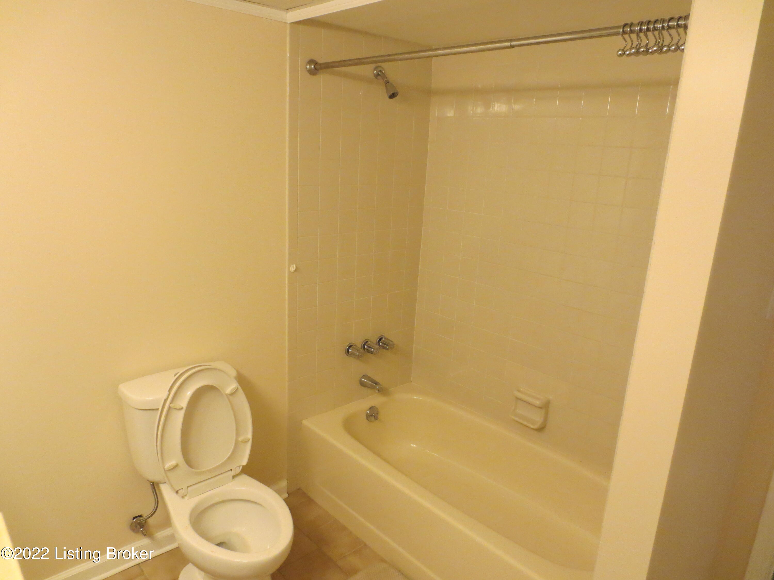 8207 Smithton Road Louisville, KY 40219 - Photo 28 of 35 IMG_5357