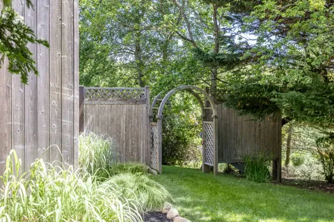 $2,195,000 | 180 South Fairview Avenue, Montauk, NY 11954