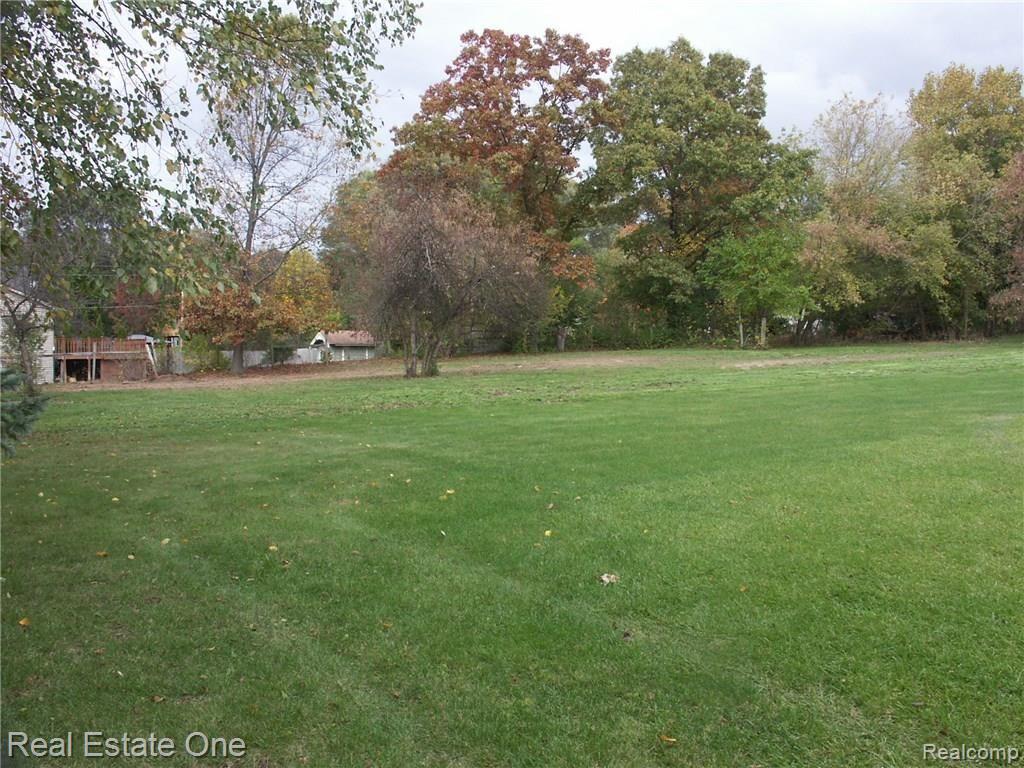 1250 Union Lake Road White Lake, MI 48386 - Photo 2 of 10