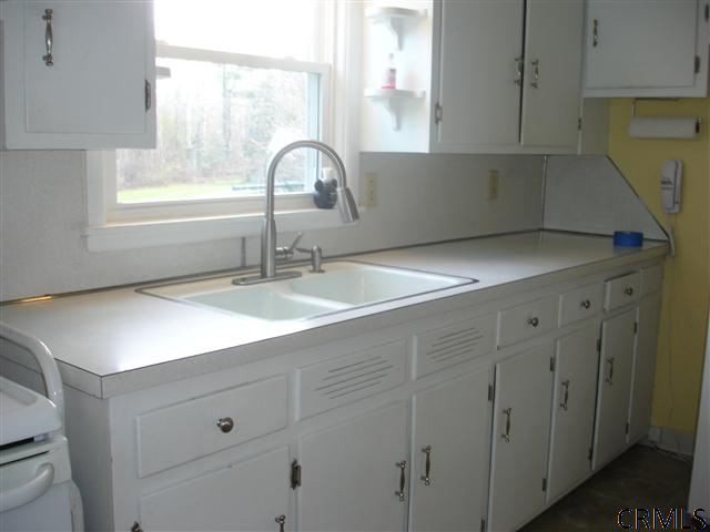 395 Vly Road Colonie, NY 12110 - Photo 4 of 13 Photo 4