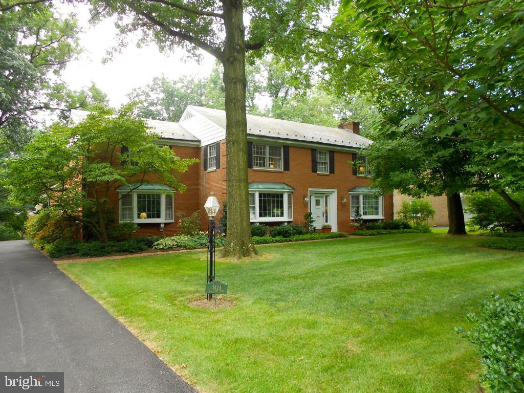 1424 Hillcrest Road Lancaster, PA 17603 - Photo 2 of 35 Gallery Image 2