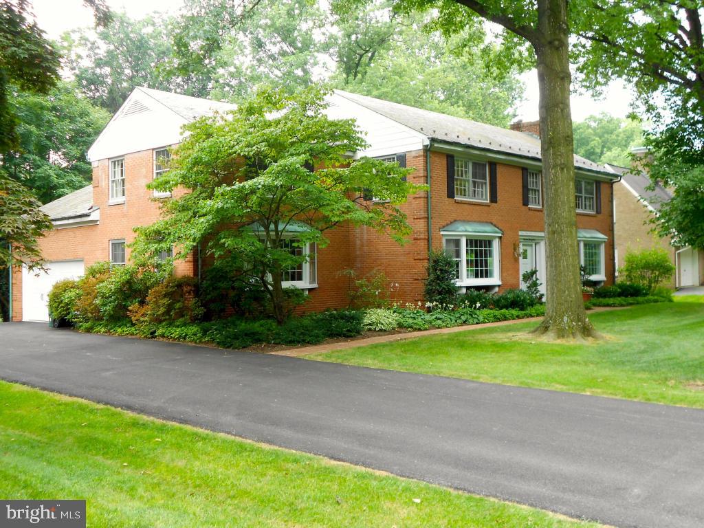 1424 Hillcrest Road Lancaster, PA 17603 - Photo 3 of 35 Gallery Image 3