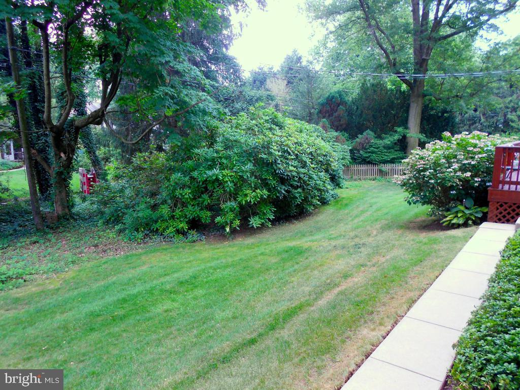 1424 Hillcrest Road Lancaster, PA 17603 - Photo 4 of 35 Gallery Image 4