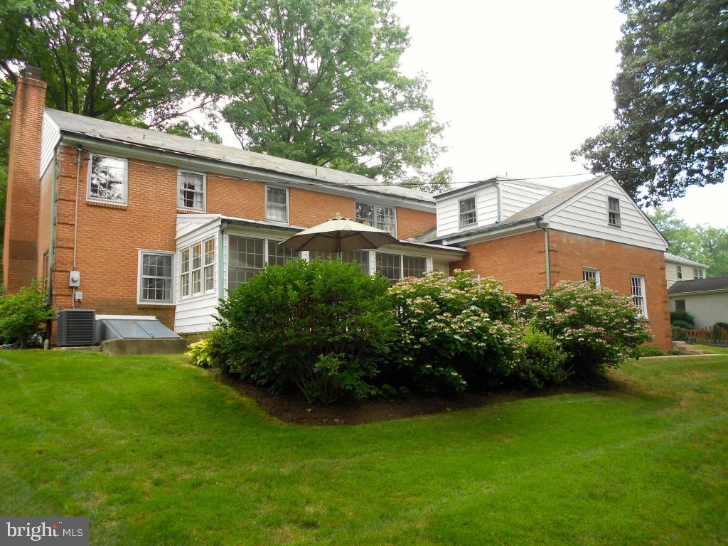 1424 Hillcrest Road Lancaster, PA 17603 - Photo 5 of 35 Gallery Image 5