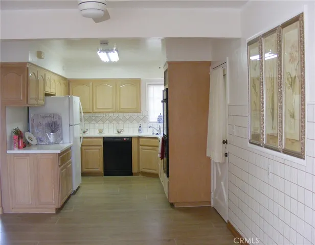 a view of empty room with wooden floor and window