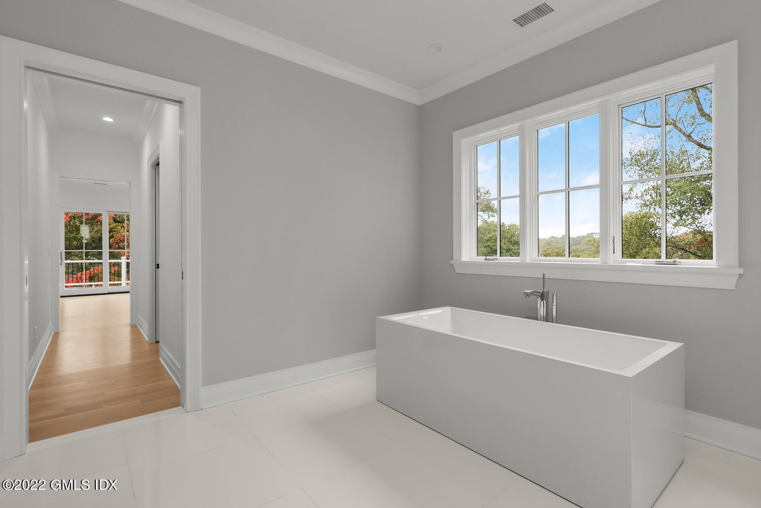 108 Sheephill Road Riverside, CT 06878 - Photo 26 of 47 a en suite bathroom with a bathtub and window