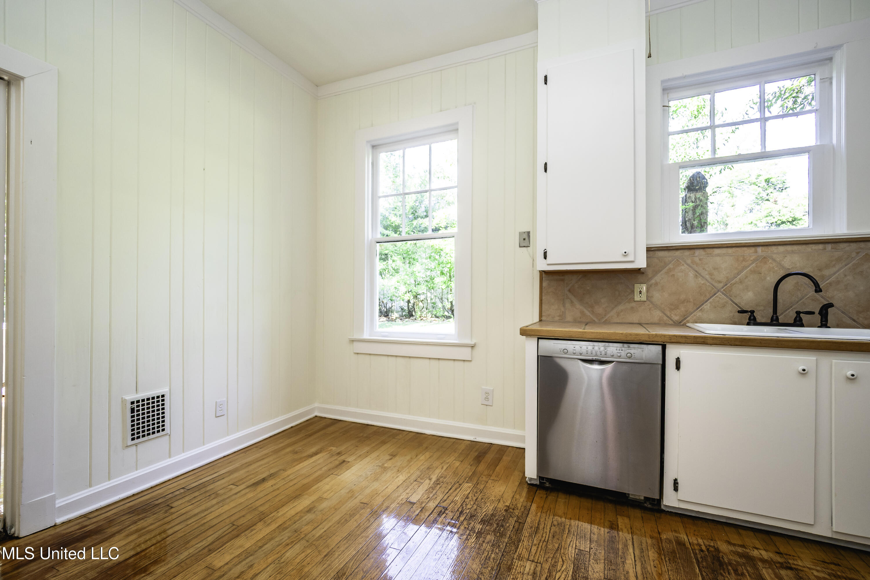 768 Belhaven Street Jackson, MS 39202 - Photo 11 of 25 P9180026