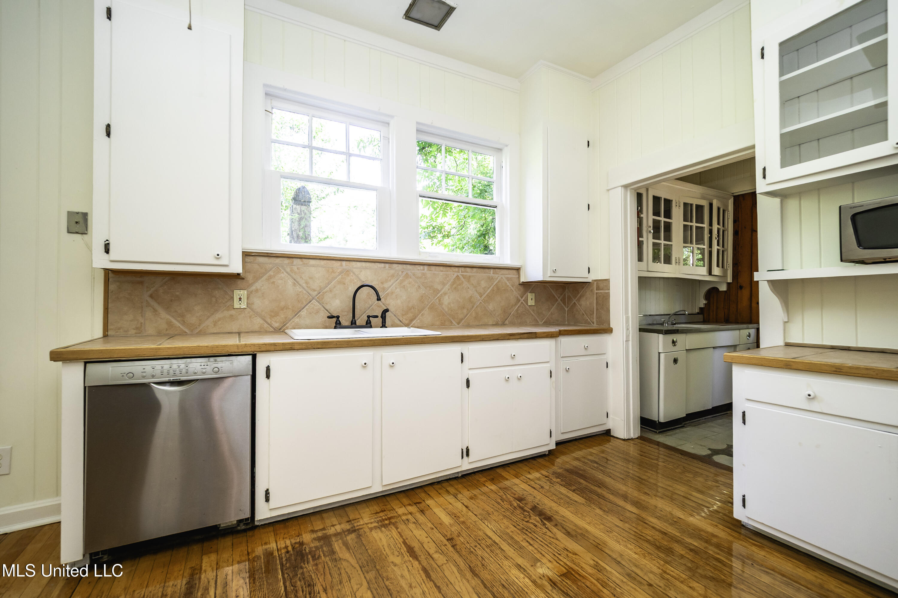 768 Belhaven Street Jackson, MS 39202 - Photo 13 of 25 P9180027