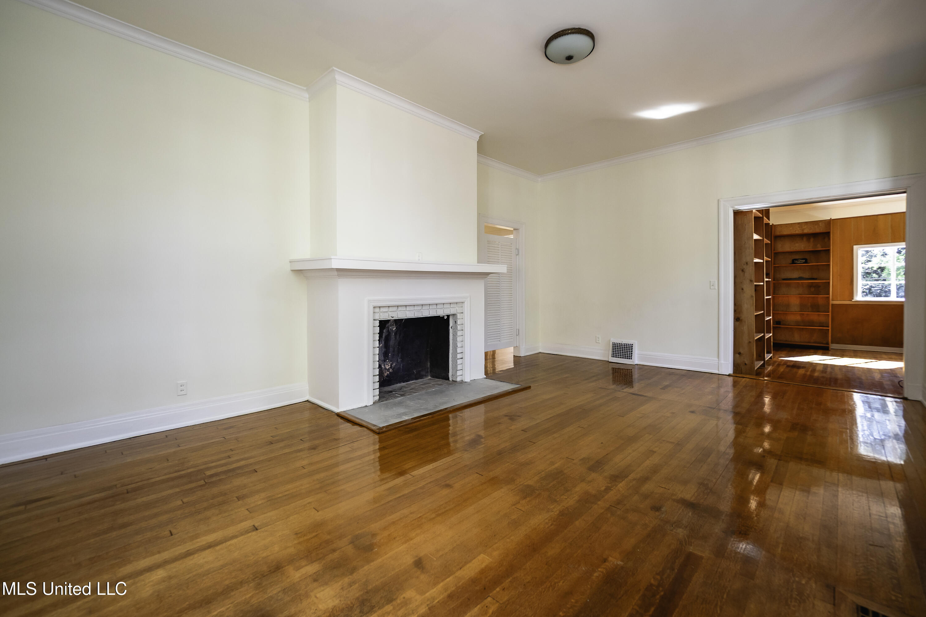 768 Belhaven Street Jackson, MS 39202 - Photo 4 of 25 P9180004