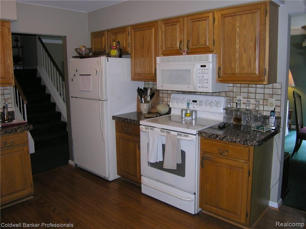 1884 Christy Court Rochester, MI 48309 - Photo 10 of 29 Hardwood Floor in Kitchen