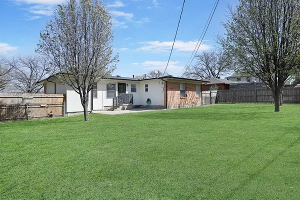 $2,350 | 2604 Danny Lane, Farmers Branch, TX 75234