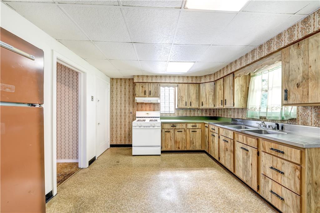 923 Liberty Street McKees Rocks, PA 15136 - Photo 8 of 25