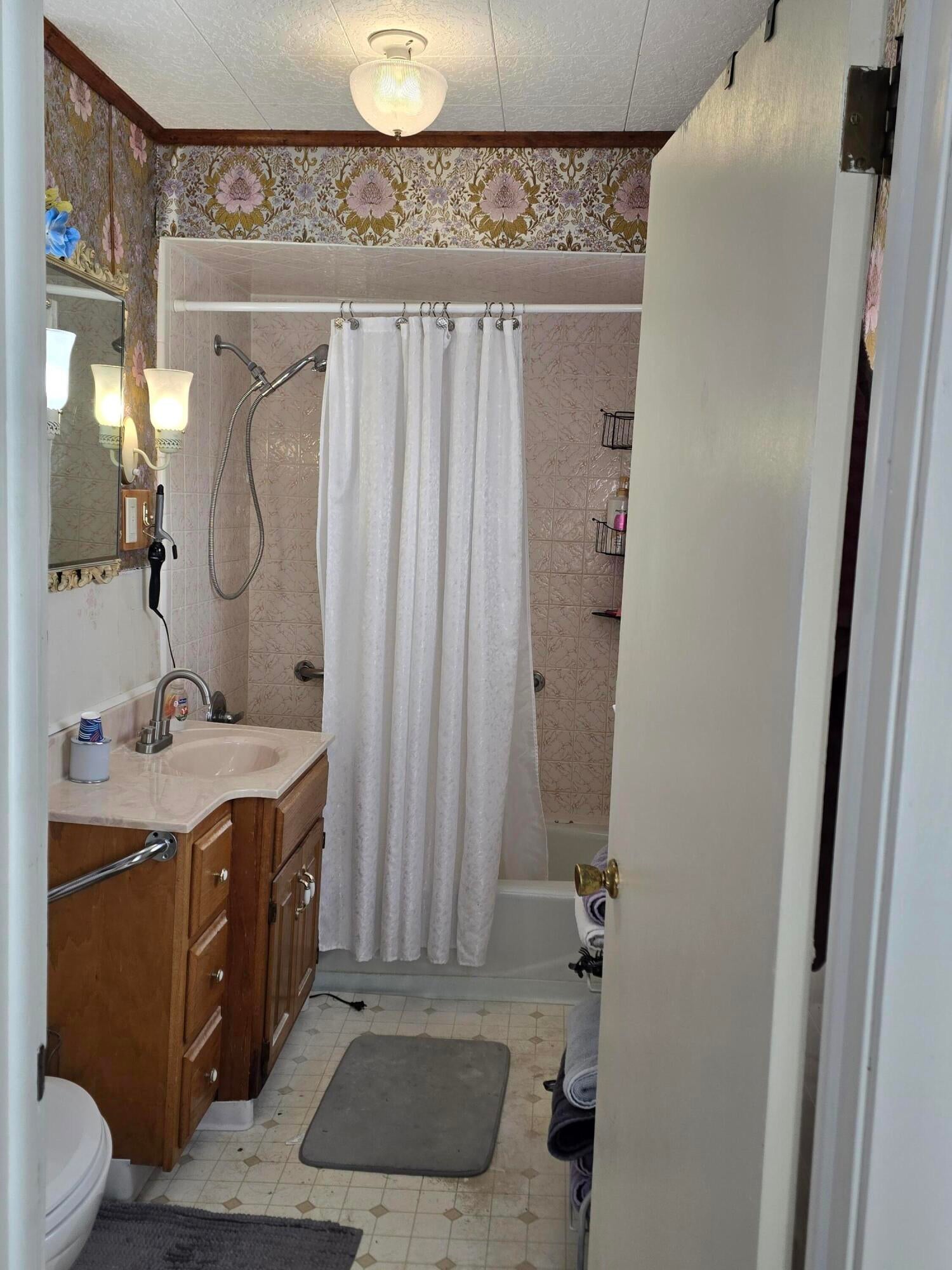 202 South Western Avenue Cheboygan, MI 49721 - Photo 16 of 26 20260323_160045