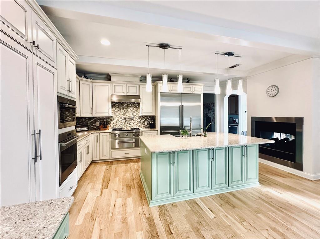 3232 Brookview Road Marietta, GA 30067 - Photo 20 of 86 a kitchen with stainless steel appliances granite countertop a stove and a refrigerator
