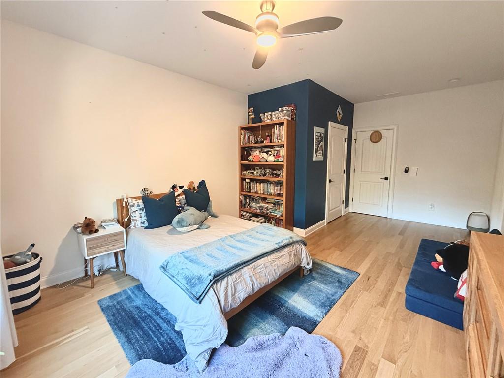 3232 Brookview Road Marietta, GA 30067 - Photo 45 of 86 a bed room with a bed and a book shelf