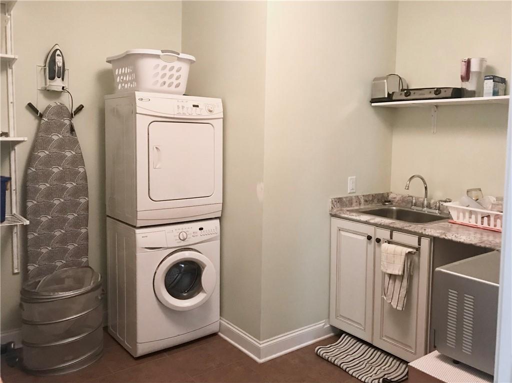 3232 Brookview Road Marietta, GA 30067 - Photo 53 of 86 a utility room with dryer and washer