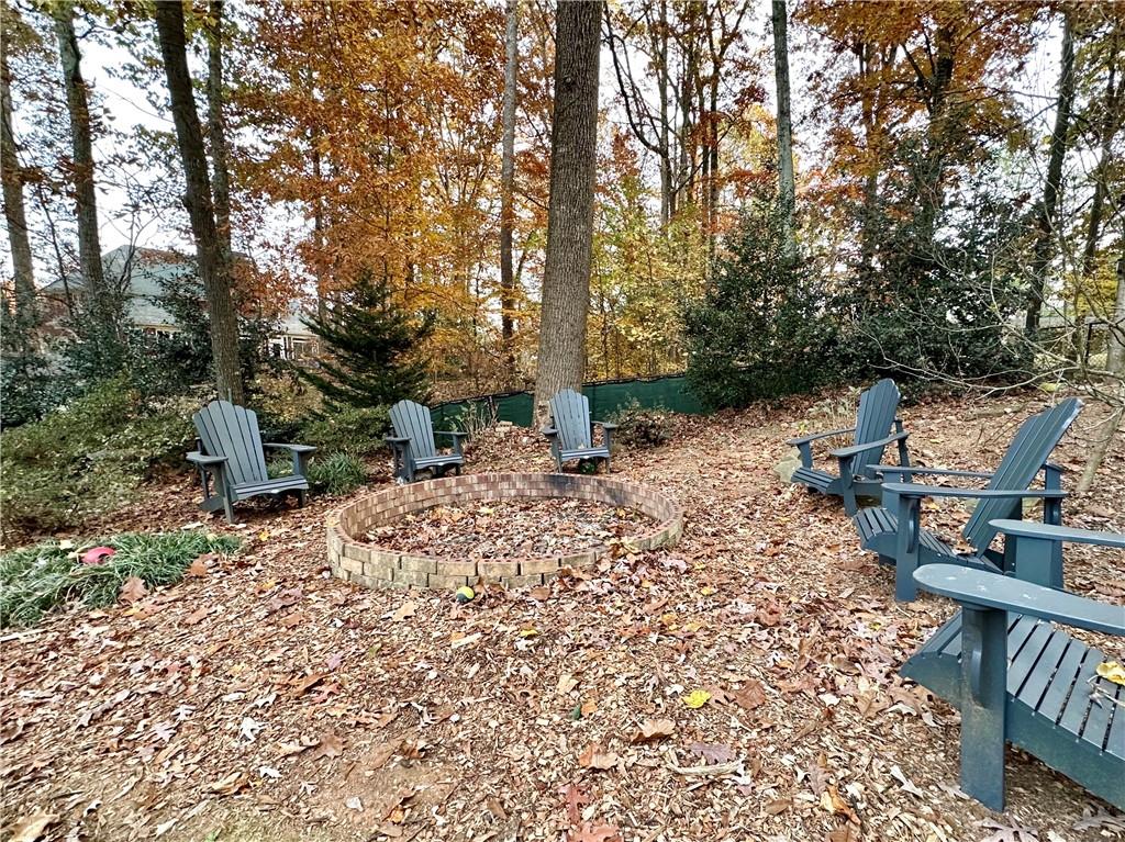 3232 Brookview Road Marietta, GA 30067 - Photo 86 of 86 a backyard of a house with lots of green space
