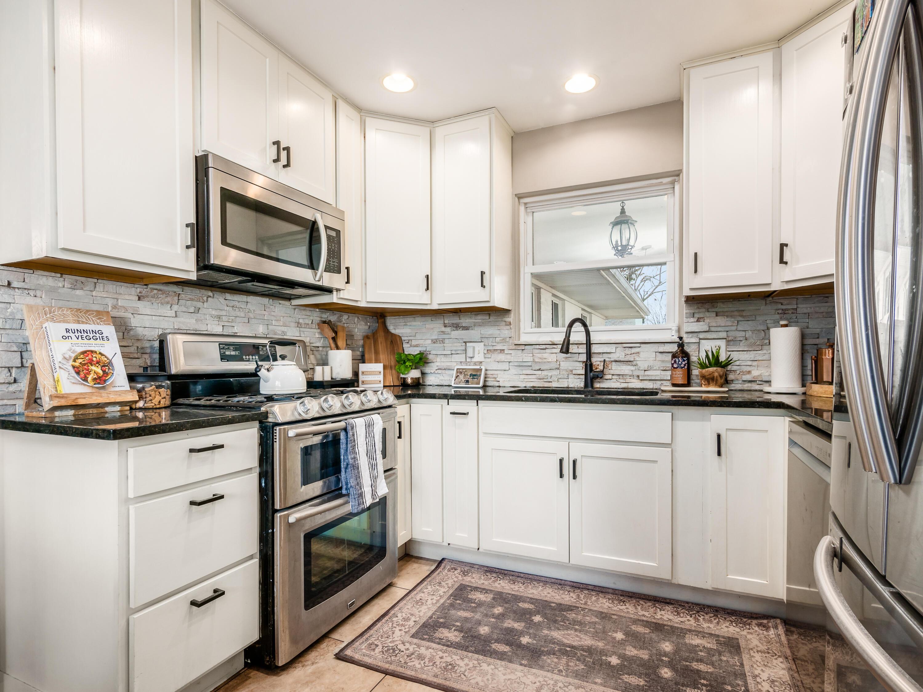 256 South Kellner Road Columbus, OH 43209 - Photo 19 of 49 Updated Kitchen