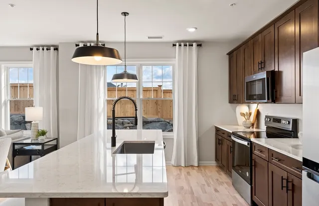 $483,165 | 141 East Pt Drive, Unit 113, Rumford, RI 02916