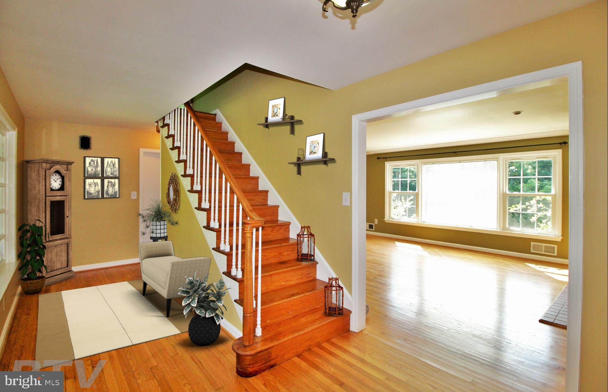 7404 Round Hill Road Frederick, MD 21702 - Photo 19 of 50 Easy to make a welcome statement w/this foyer!!