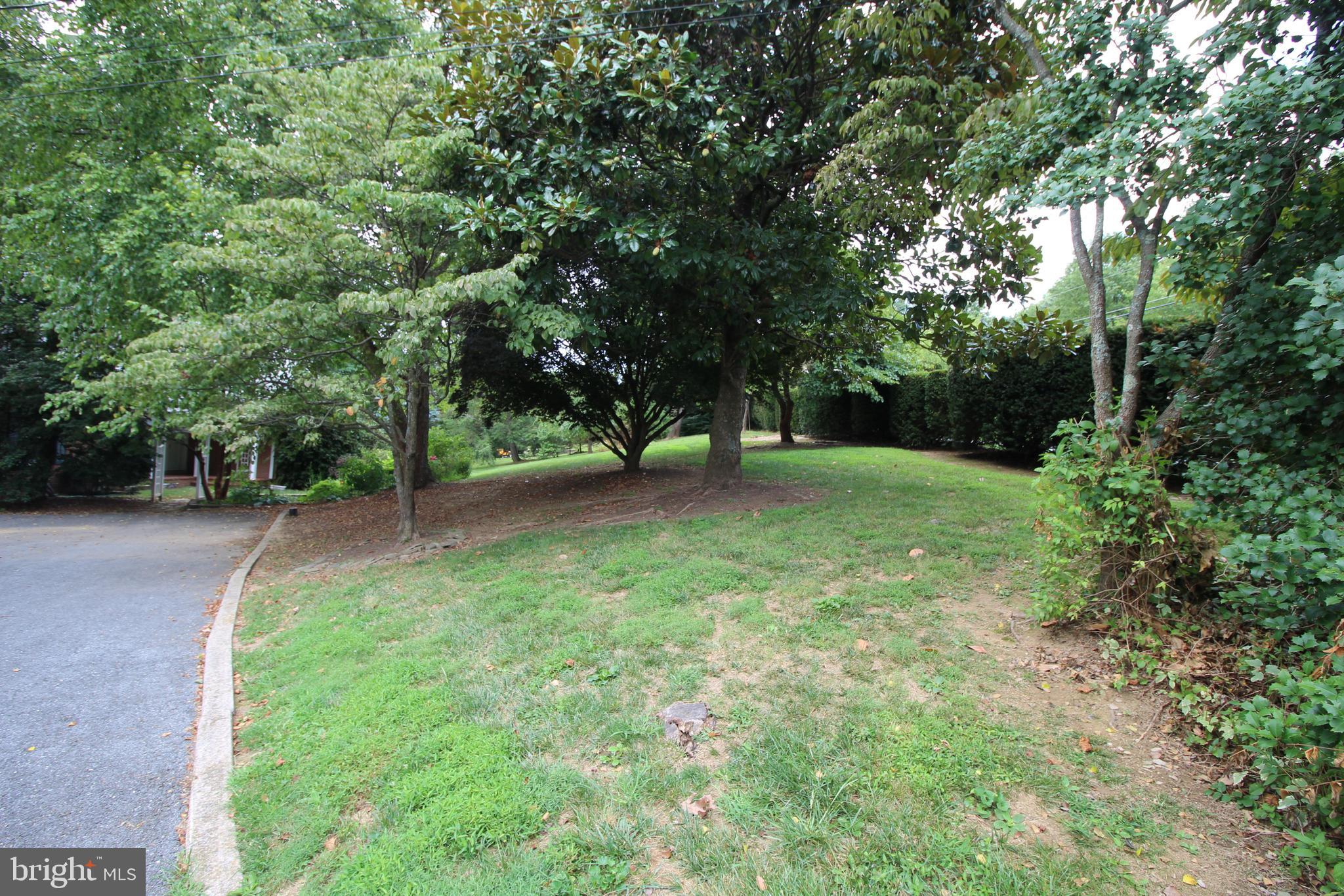 7404 Round Hill Road Frederick, MD 21702 - Photo 3 of 50 Private front yard